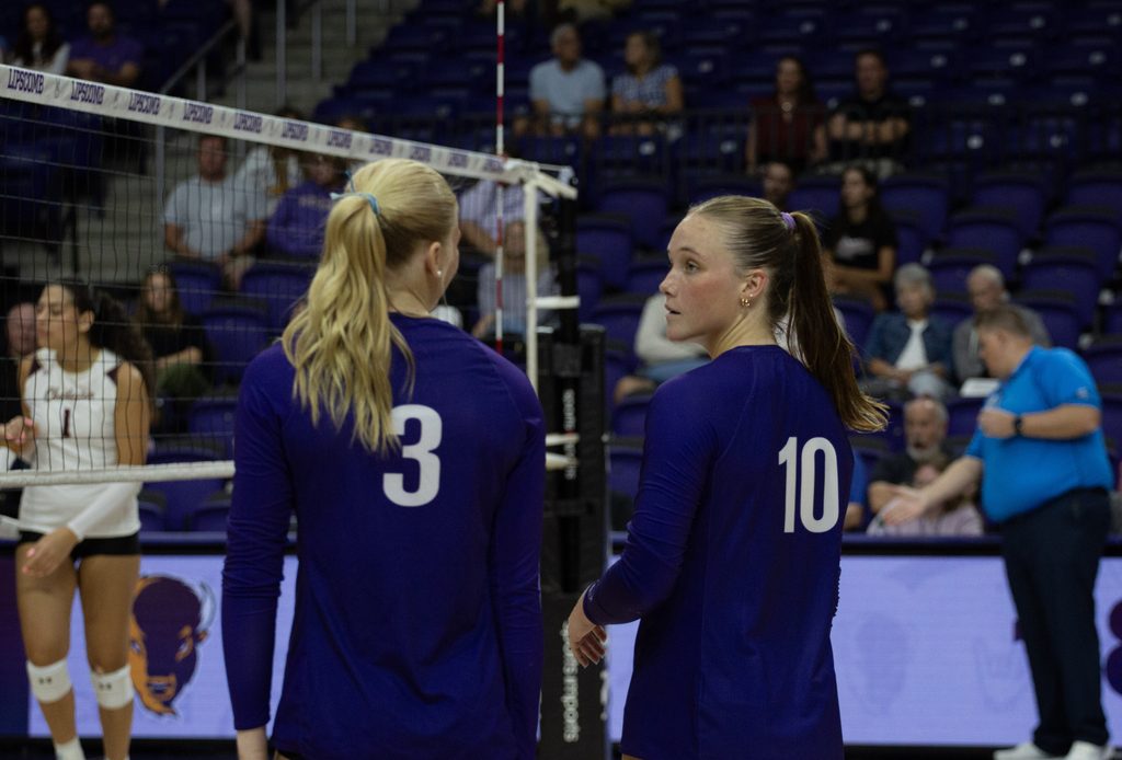 So. Sydney Strenger and Jr. Kelsey Schenck gameplan.
